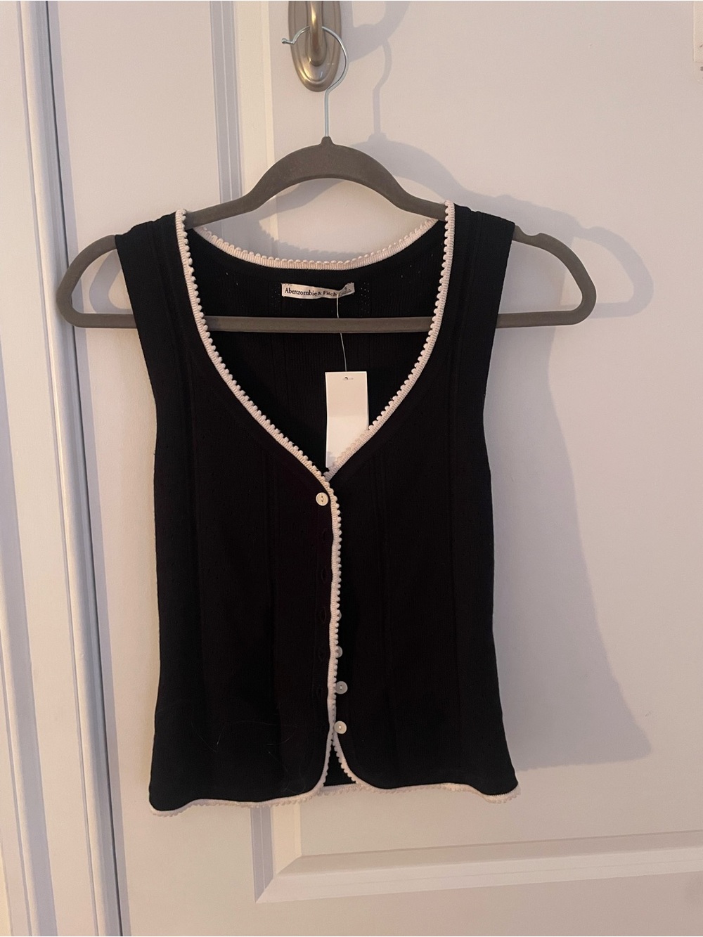 Abercrombie NWT Black Sleeveless Button-Front Tank with White Trim